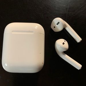 Apple AirPods (1st Generation)